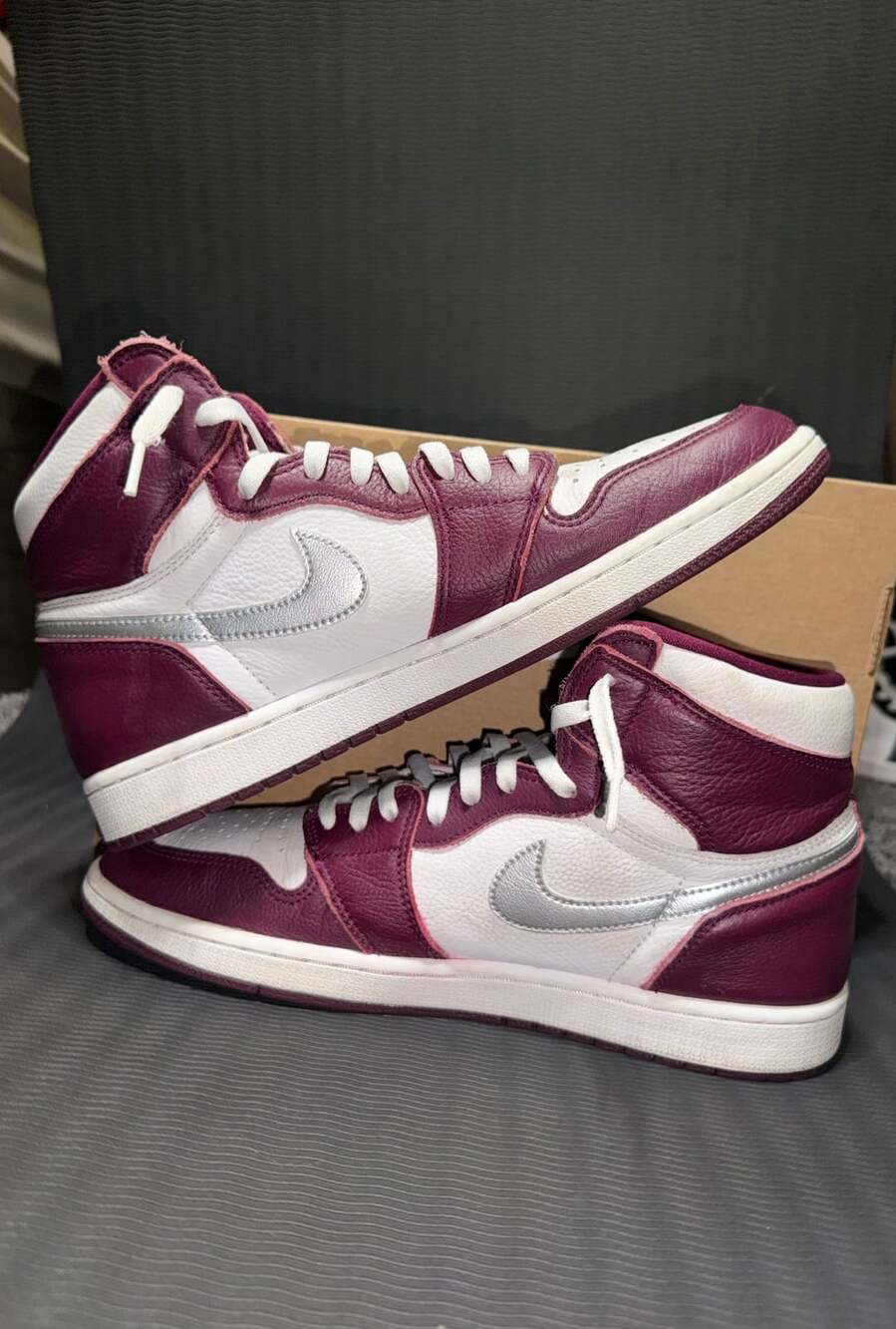 Nike Air Jordan 1 Retro High OG Bordeaux Size 11 (555088-611)